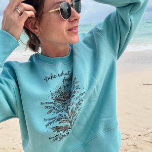 mrs.Thin Bluza damska oversize brudny błękit "Take What Feeds You"