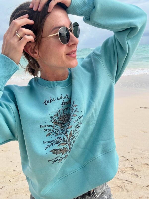 mrs.Thin Bluza damska oversize brudny błękit "Take What Feeds You"